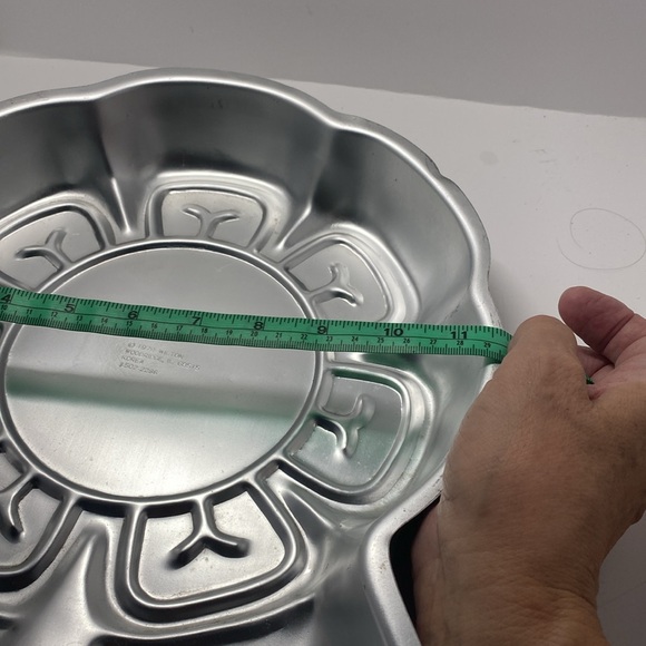 Wilton medal or medallion cake pan.  Nothing better than a Wilton. - Picture 6 of 7